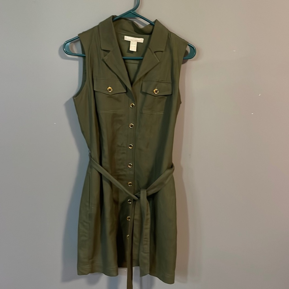 Green sleeveless dress